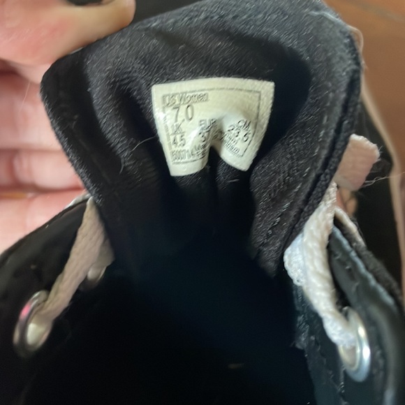 Red rose embroidered Old Skool Vans - Picture 4 of 4